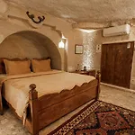 Maccan Cave מלון