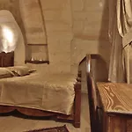 Maccan Cave גורמה