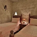 Maccan Cave גורמה