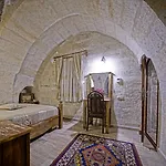 מלון Maccan Cave 3*