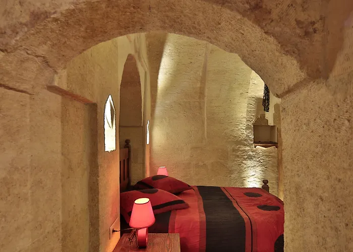 매캔 케이브 호텔